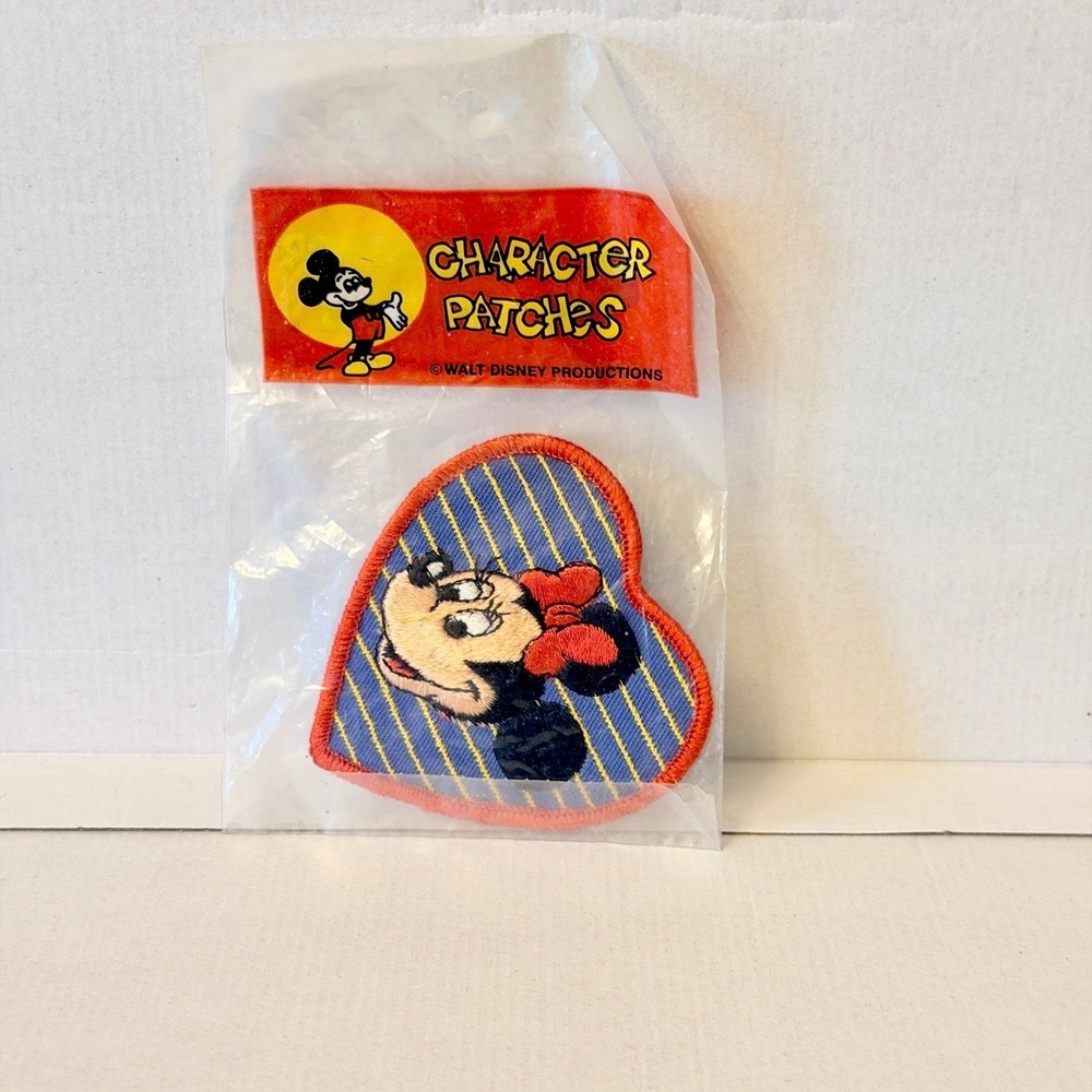 Vintage Walt Disney Productions Minnie Mouse Heart Embroidered Patch NIP New